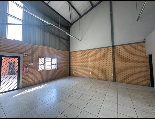 186.03M² WAREHOUSE TO LET IN CLAYVILLE